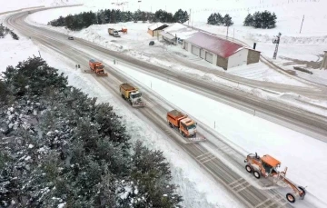 Erzincan’da kar ve tipiden 135 köy yolu ulaşıma kapandı
