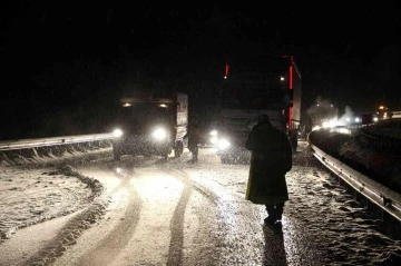 Erzincan’ın yüksek rakımlı geçit noktalarında kar, tipi etkili oldu
