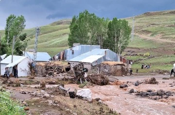 Erzurum’da sağanak yağış sele neden oldu