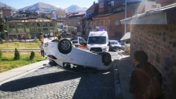 Erzurum’da trafik kazası: Araç takla attı
