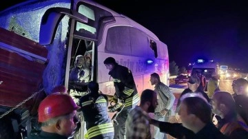 Erzurum'da yolcu otobüsü traktöre çarptı, ilk belirlemelere göre 7 kişi yaralandı