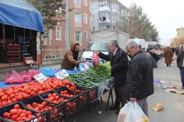 Erzurumlu vatandaşlar halk pazarlarında yoğunluk oluşturuyor
