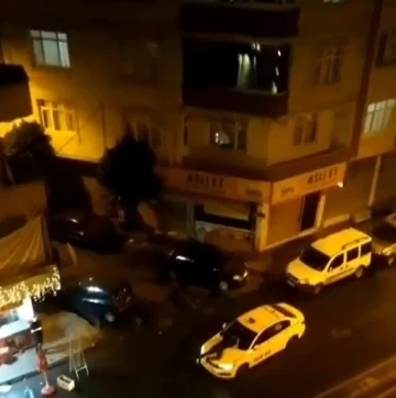 Esenler’de kendisini polis sanarak uygulama yapan alkollü şahıs, taksinin üzerine atladı: O anlar kamerada
