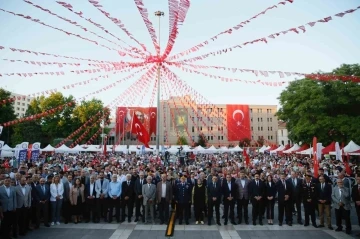 Eskişehir’de 15 Temmuz anma programı yüzlerce vatandaşın katılımıyla gerçekleştirildi
