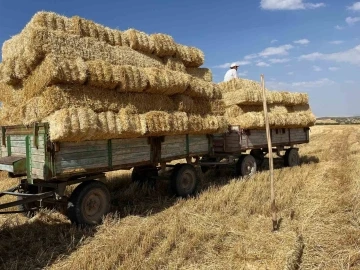 Eskişehir’de çiftçilerin saman mesaisi başladı
