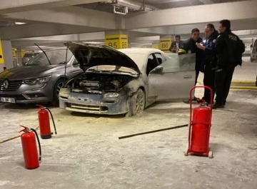 Eskişehir Şehir Hastanesi otoparkında araç yangını çıktı
