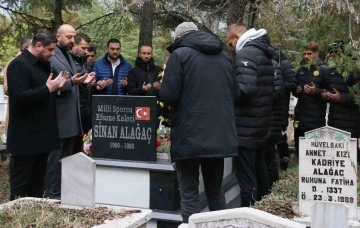 Eskişehirspor’dan, milli kaleci Sinan Alağaç’ın kabrini ziyaret
