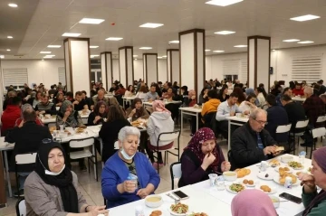 ESOGÜ Hastanesi personeli ve hasta yakınları iftar yemeğinde buluştu
