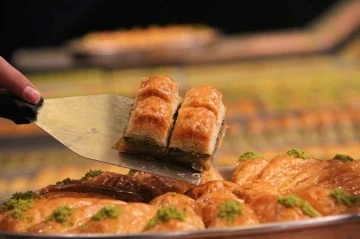 Ev baklavasını tercih edenler pazar alışverişinde
