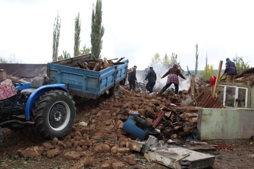 Evi yanan Tamsu ailesinin ihtiyaçları devlet tarafından giderilecek
