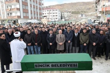 Evinde ölü bulunan il genel meclis üyesi son yolculuğuna uğurlandı
