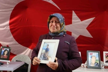 Evlat nöbetindeki gözü yaşlı anne: “Keşke dünya gözüyle oğlumu görebilsem&quot;
