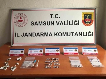 Evlerinde uyuşturucu ele geçen 2 kişi yakalandı
