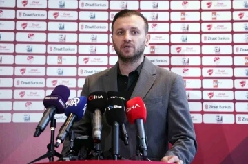 Fatih Kulaksız: &quot;Asıl önceliğimiz ligde şampiyon olmak ama kupada da gidebildiğimiz yere kadar gitmek istiyoruz&quot;
