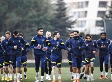 Fenerbahçe, Ümraniyespor maçı öncesi kampa girdi