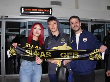 Fenerbahçe’ye Sivas’ta coşkulu karşılama!