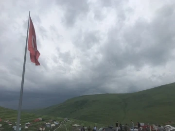 Festivalde Ata’nın silüetine bulut engeli
