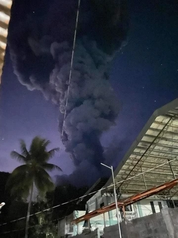 Filipinler’deki Kanlaon Yanardağı’nda patlama: Alarm seviyesi arttırıldı
