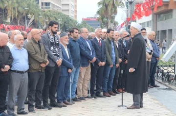 Filistin’de hayatını kaybedenler için İzmir’de gıyabi cenaze namazı kılındı
