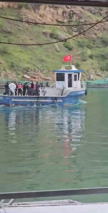 Fırat Nehri üzerinde erkek cesedi bulundu
