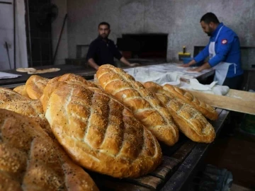 Fırında çalışan işçilerin zorlu Ramazan mesaisi
