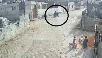 Fren halatı kopan motosiklet duvara böyle tosladı o anlar kamerada
