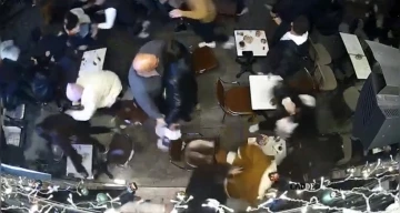 Galata’da dehşet anları kamerada: Çığlık çığlığa kaçarken adeta birbirlerini ezdiler
