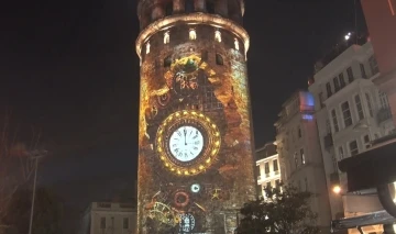 Galata Kulesi’ne saat yansıtılarak geri sayım yapıldı
