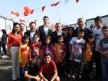 Galatasaray Başkanı Dursun Özbek’ten deprem bölgesi Hatay’a ziyaret
