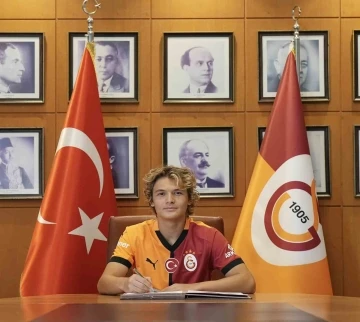 Galatasaray, Efe Akman ile 2027-2028 sezonuna kadar sözleşme imzaladı
