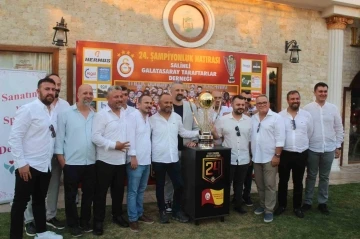 Galatasaray’ın 24. şampiyonluk kupası, Salihli’de taraftarlarla buluştu
