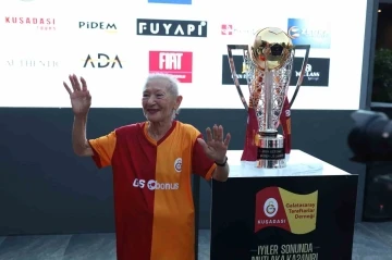 Galatasaray’ın şampiyonluğu Kuşadası’nda muhteşem bir geceyle kutlandı
