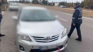 Gaziantep’te bir otomobilden 6 kaçak göçmen çıktı
