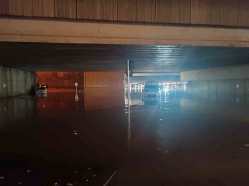 Gaziantep’te sağanak hayatı felç etti
