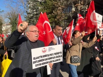 Gaziler ve şehit yakınlarından DEM Parti önünde eylem
