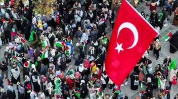 Gazze için Edirnekapı'dan Sultanahmet'e insan zinciri oluşturuldu