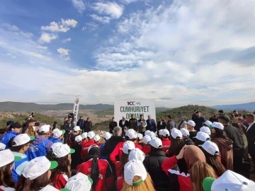 ’Geleceğe nefes, Cumhuriyet’e nefes’ diyerek milyonlarca fidanı toprakla buluşturdular
