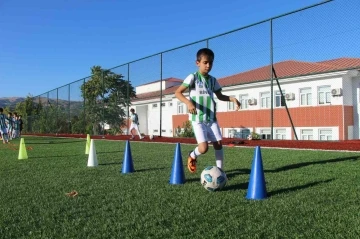 Geleceğin futbolcuları İl Özel İdaresi kurslarında yetişiyor
