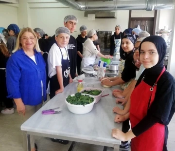 Geleceğin şefleri Girit yemeklerini öğrendiler