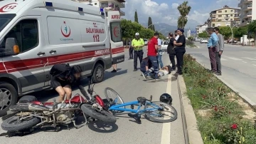 Genç kız, kazada yaralanan 9 yaşındaki çocuğun yanından bir an olsun ayrılmadı
