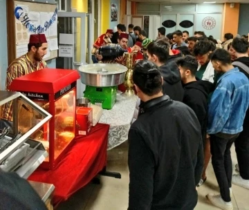 Gençler iftarın ardından keyifli akşam yaşadılar
