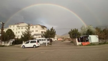 Gevaş’ta gökkuşağı güzelliği
