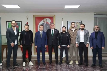 Giresunspor yönetiminden Vali Ünlü’ye ve Başkan Şenlikoğlu’na ziyaret
