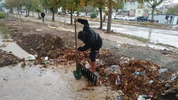 Gölbaşı’nda mazgallar temizleniyor
