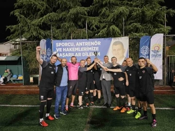 Gölcük Belediyesi 12. Birimler Arası Futbol Turnuvasında şampiyon Gençlik Spor
