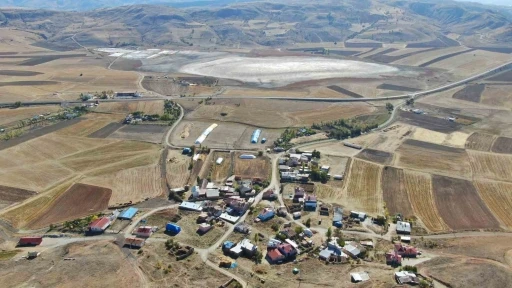 Gölde adeta bir damla su kalmadı, köy sakini nedenini bakın neye bağladı
