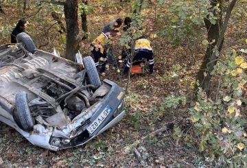 Gönen’de takla atan otomobilde bulunan 5 kişi yaralandı
