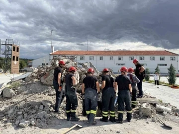 Gönüllü arama ekibinden gerçeği aratmayan tatbikat
