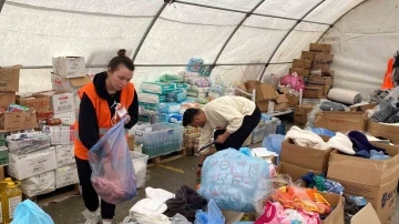 Gönüllüler, deprem bölgesinde yaraların sarılmasına destek oluyor
