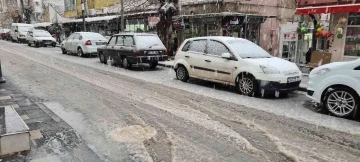 Gördes’e yılın ilk karı düştü
